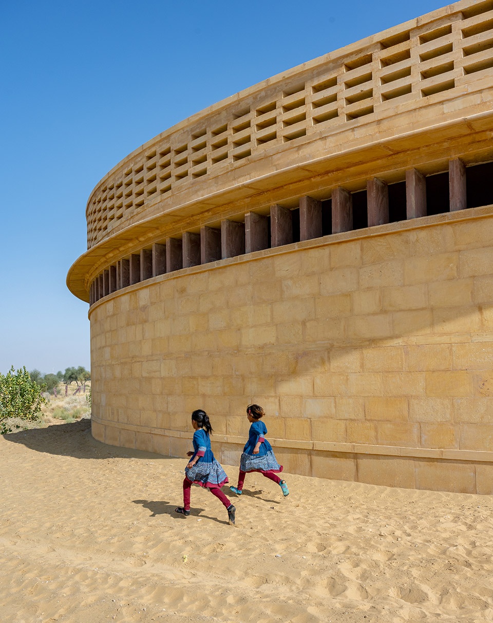 the rajkumari ratnavati girls school by diana kellogg architects