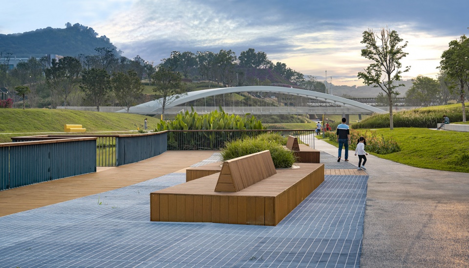 The Fish leaping north and south The Landscape Revitalization in The Seventh Hospital of Zhongshan University by LA Design