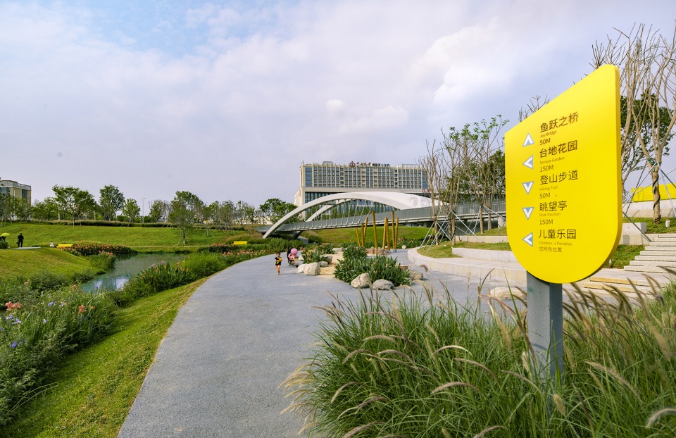 The Fish leaping north and south The Landscape Revitalization in The Seventh Hospital of Zhongshan University by LA Design