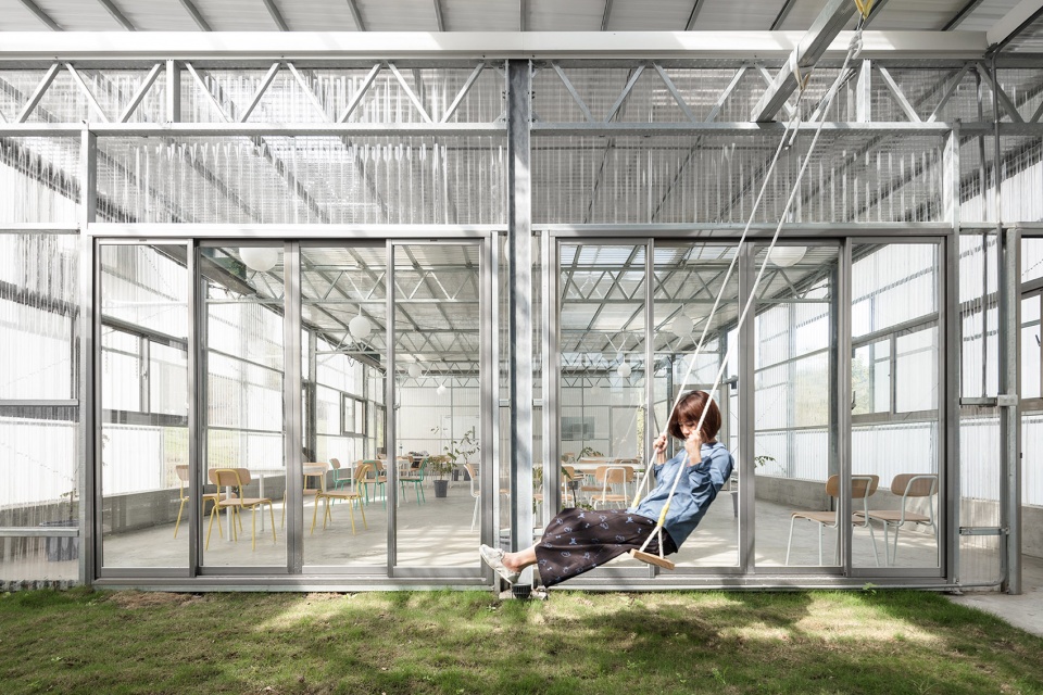 in between by j r architects