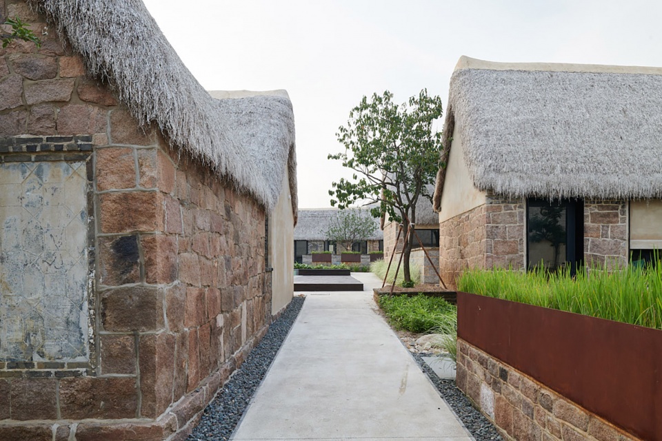 reconstruction design of seaweed bay health resort china by greyspace architects
