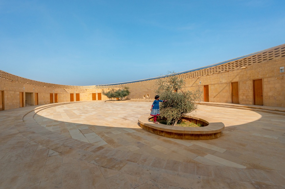 the rajkumari ratnavati girls school by diana kellogg architects