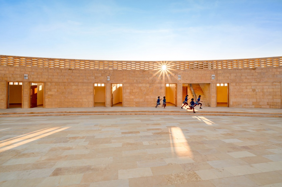 the rajkumari ratnavati girls school by diana kellogg architects