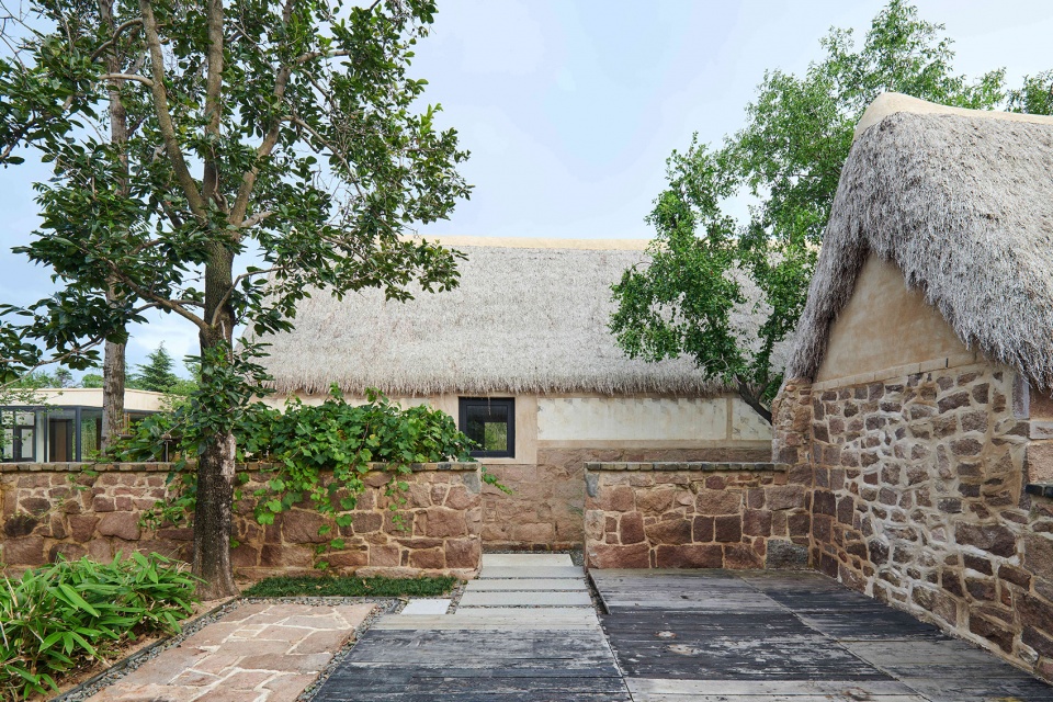 reconstruction design of seaweed bay health resort china by greyspace architects
