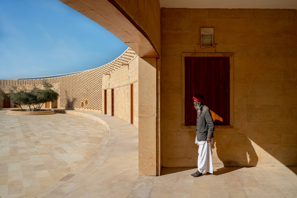 the rajkumari ratnavati girls school by diana kellogg architects