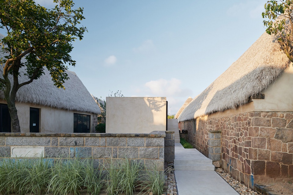 reconstruction design of seaweed bay health resort china by greyspace architects