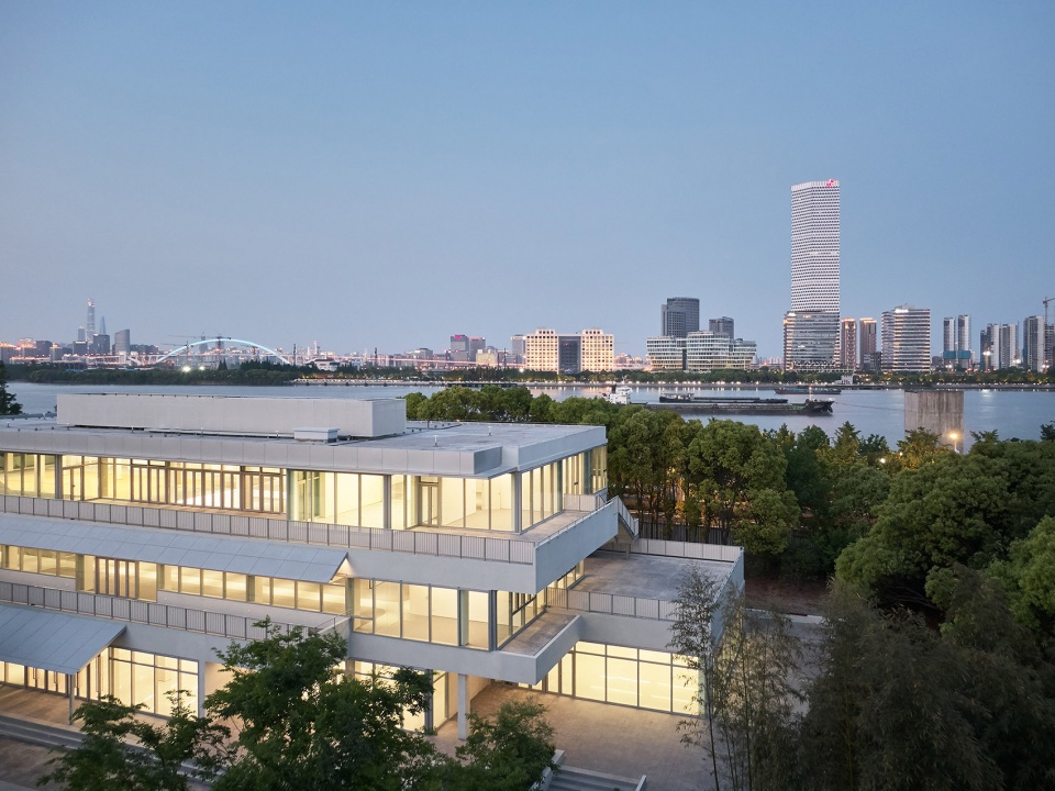 上海徐汇滨江西岸办公楼改造合尘建筑