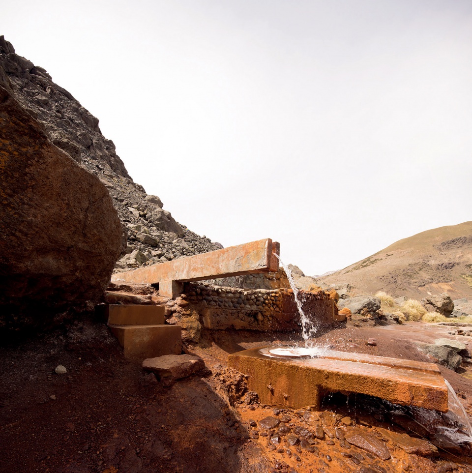 burgos"three places to inhabit the mountain range in the maule