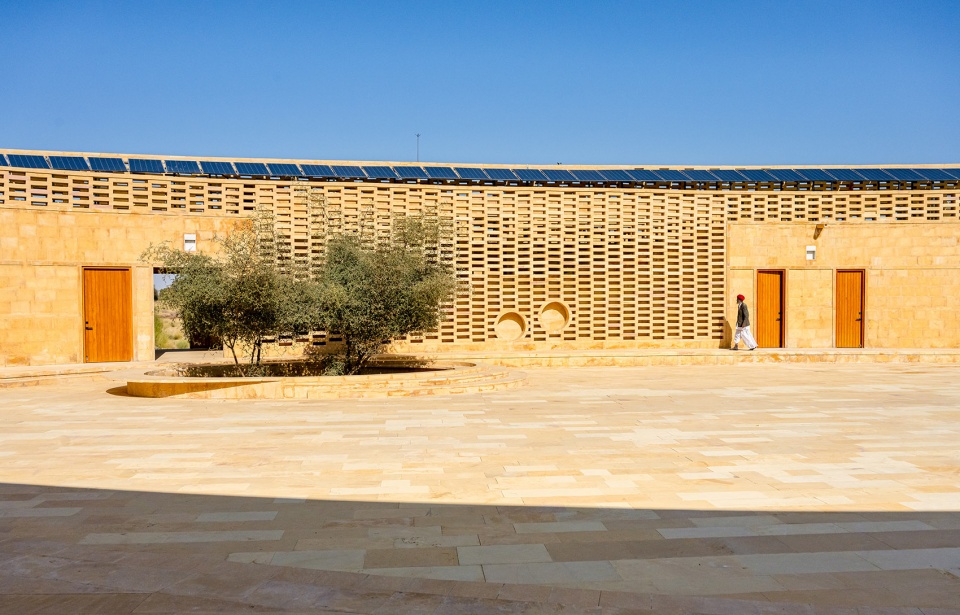 the rajkumari ratnavati girls school by diana kellogg architects