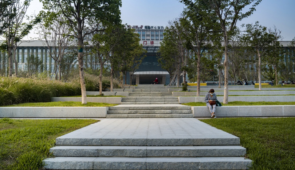 The Fish leaping north and south The Landscape Revitalization in The Seventh Hospital of Zhongshan University by LA Design