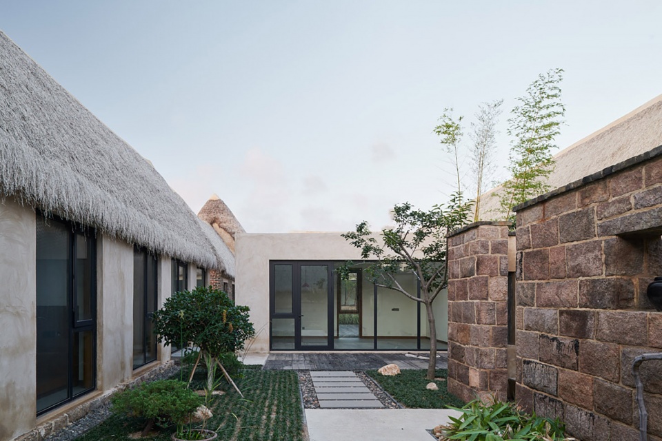 reconstruction design of seaweed bay health resort china by greyspace architects