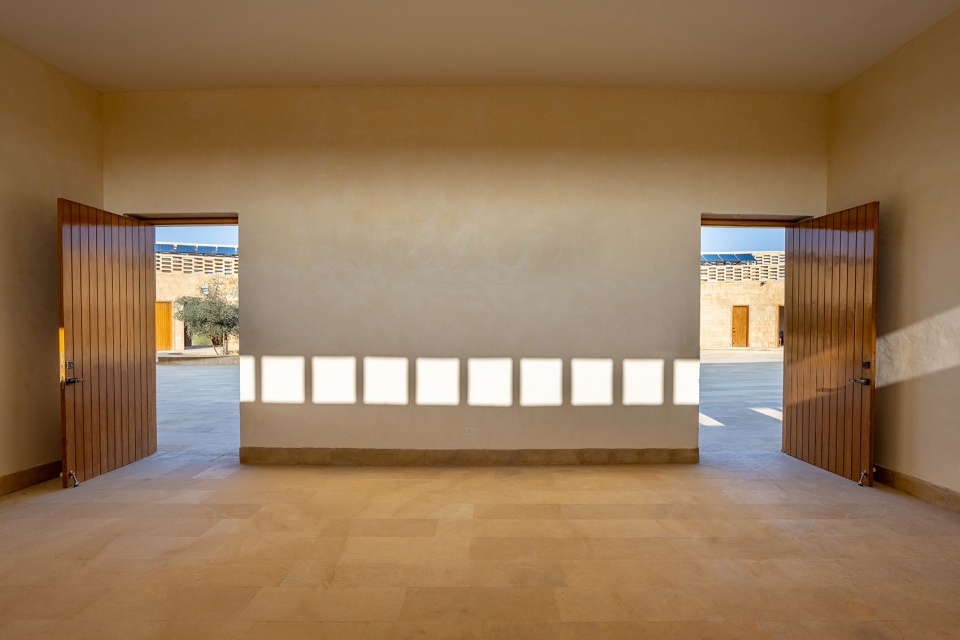 the rajkumari ratnavati girls school by diana kellogg architects