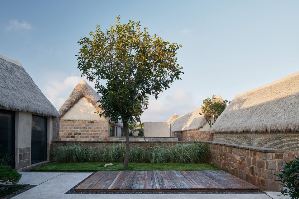 reconstruction design of seaweed bay health resort china by greyspace architects