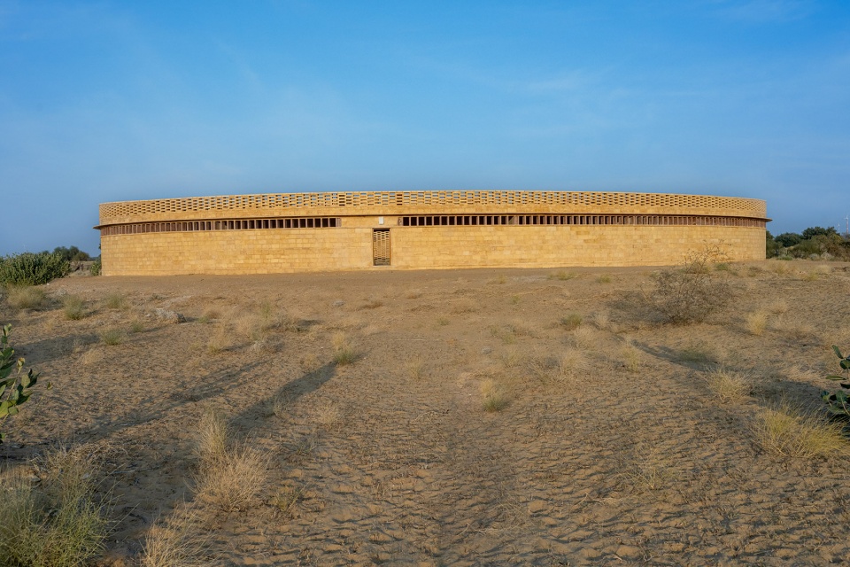 the rajkumari ratnavati girls school by diana kellogg architects