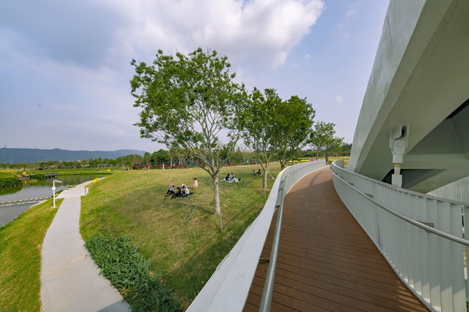 The Fish leaping north and south The Landscape Revitalization in The Seventh Hospital of Zhongshan University by LA Design