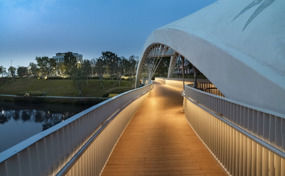 The Fish leaping north and south The Landscape Revitalization in The Seventh Hospital of Zhongshan University by LA Design