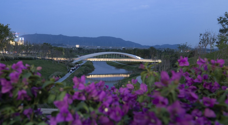The Fish leaping north and south The Landscape Revitalization in The Seventh Hospital of Zhongshan University by LA Design
