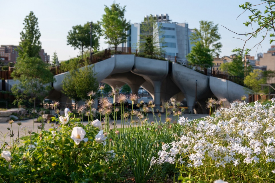 little island by heatherwick studio