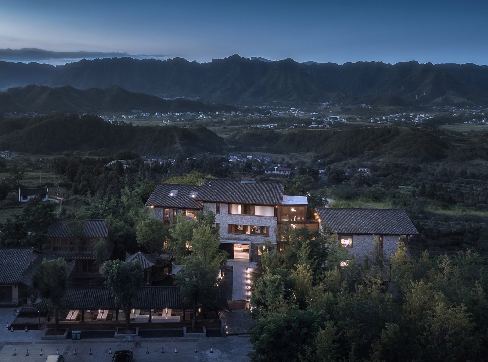 woodsy whispers residence in maer shan village china by shulin architectural design