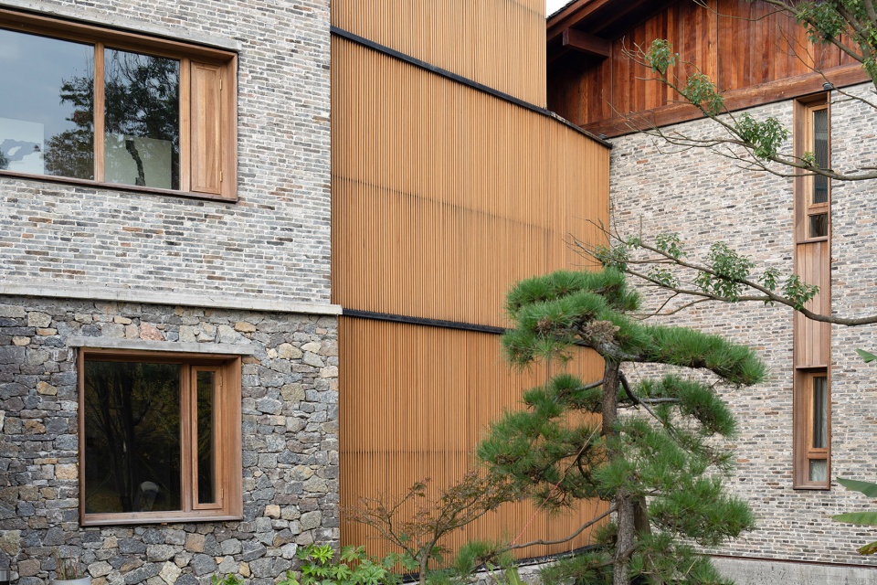 woodsy whispers residence in maer shan village china by shulin architectural design