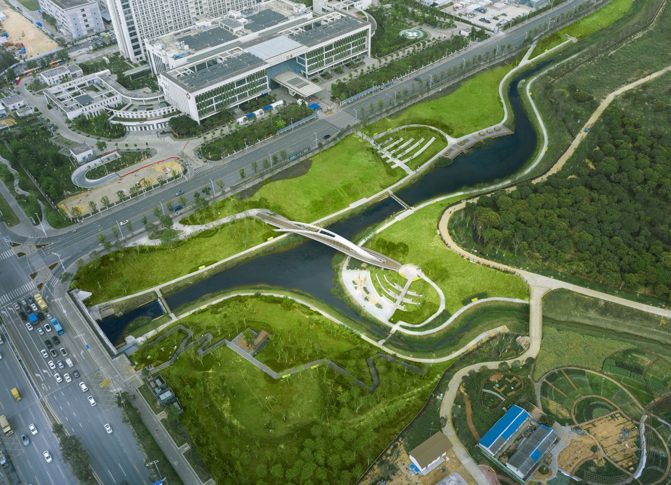 The Fish leaping north and south The Landscape Revitalization in The Seventh Hospital of Zhongshan University by LA Design