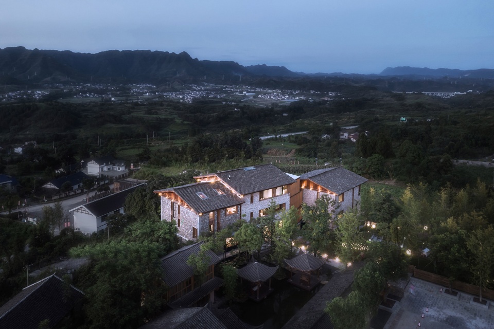 woodsy whispers residence in maer shan village china by shulin architectural design