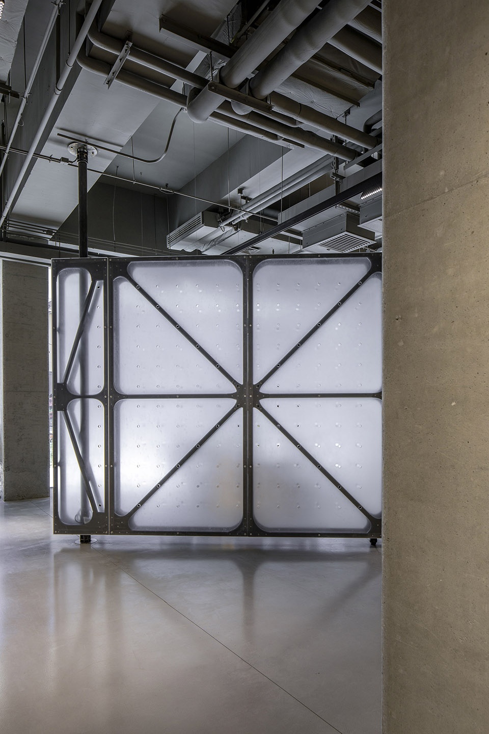 Mumokuteki Concept Bookstore LUO studio