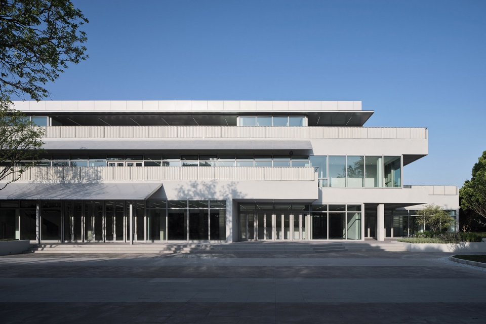 Renovation of Shanghai Westbund headquarter building HCCH Studio