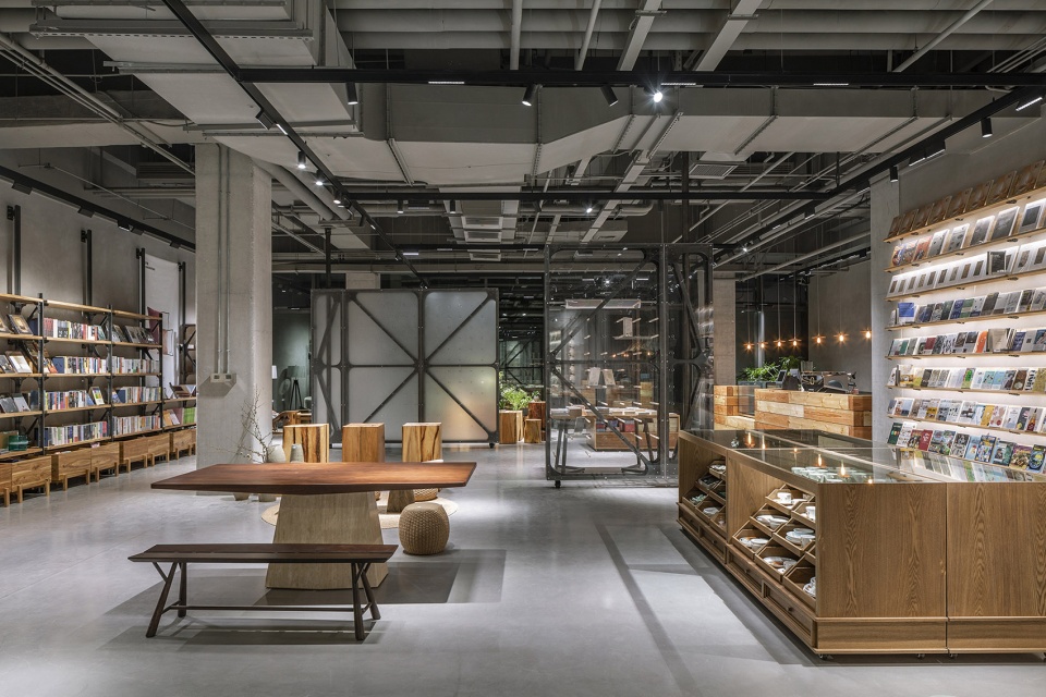 Mumokuteki Concept Bookstore LUO studio