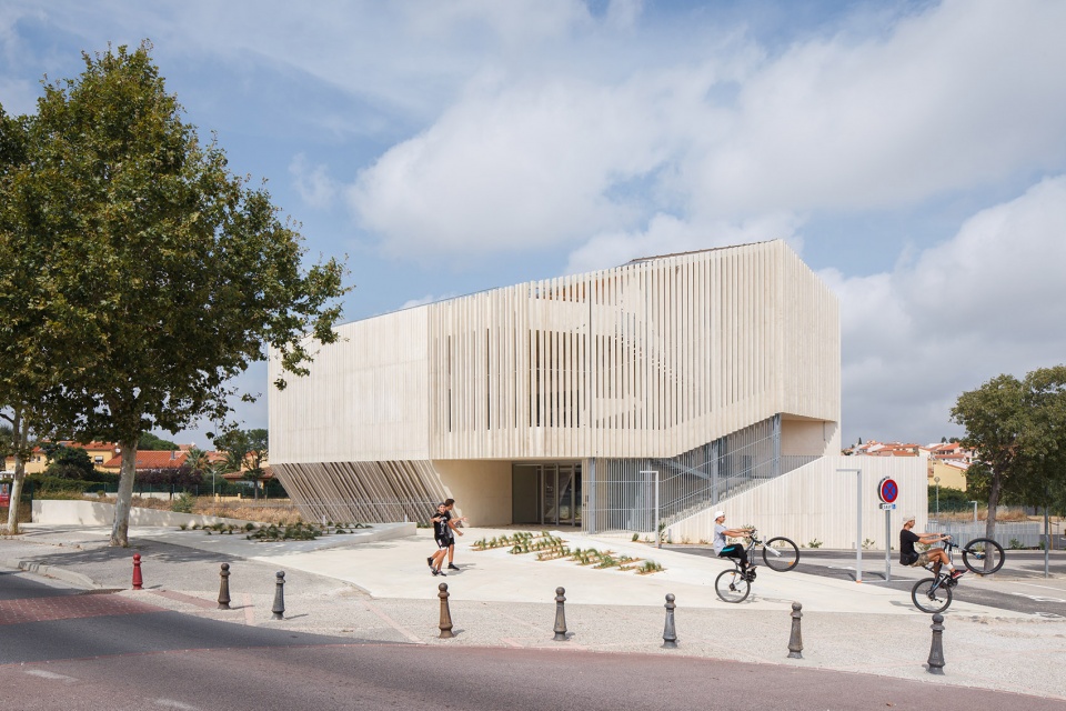space guy moquet france by oeco architectes