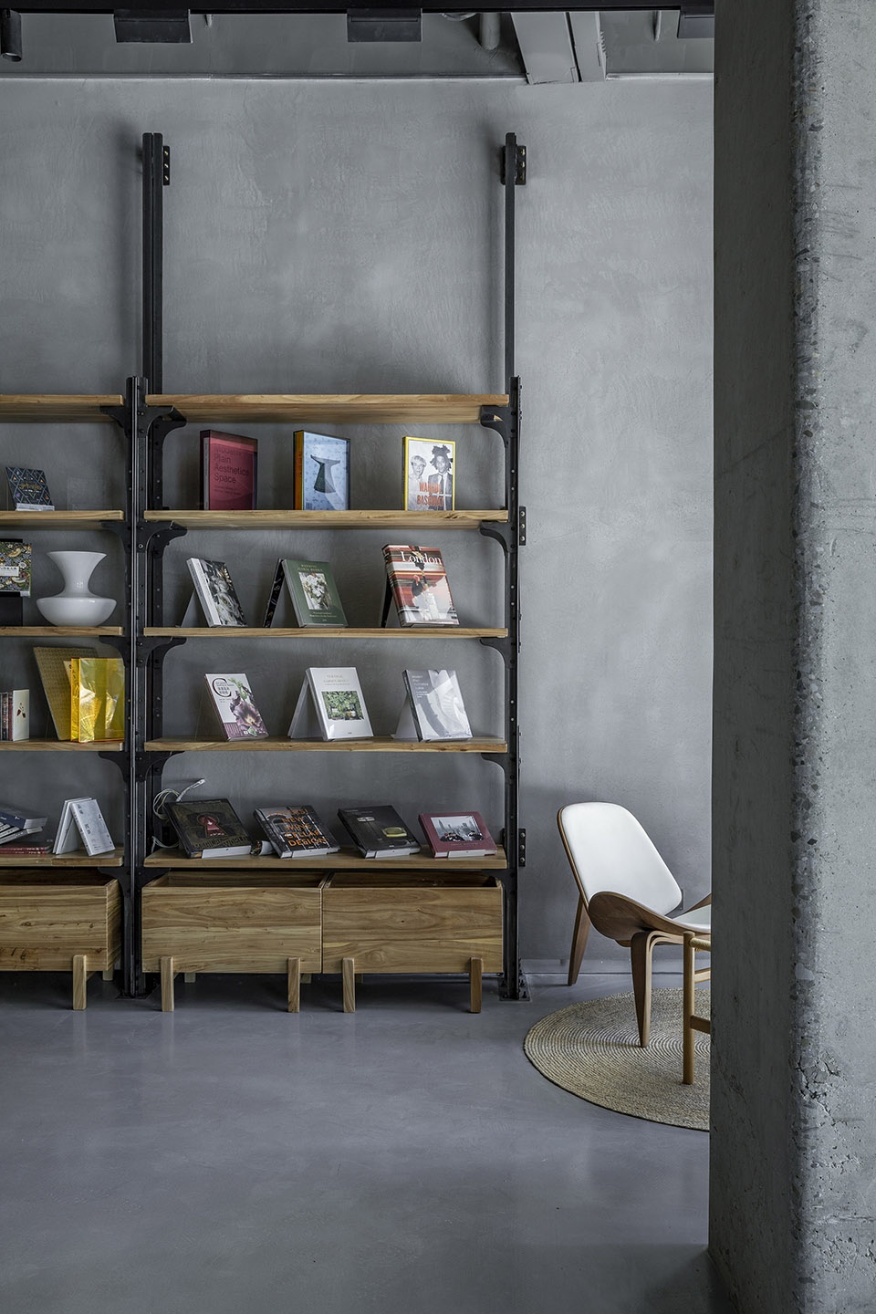 Mumokuteki Concept Bookstore LUO studio
