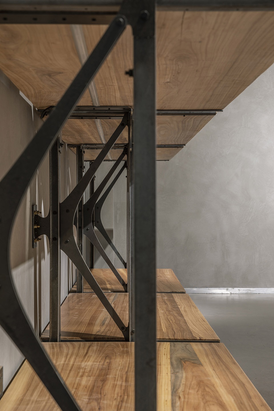 Mumokuteki Concept Bookstore LUO studio