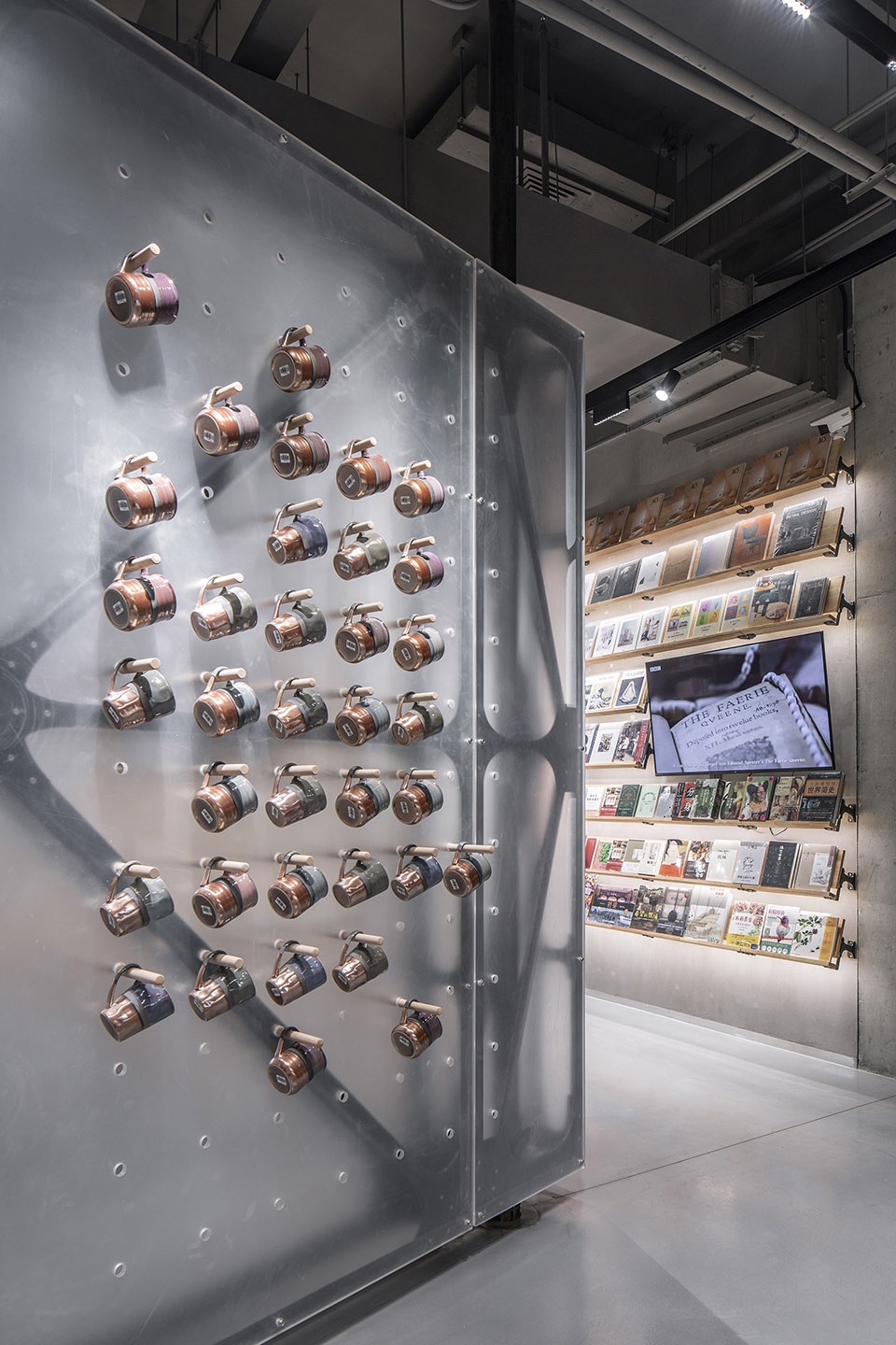Mumokuteki Concept Bookstore LUO studio