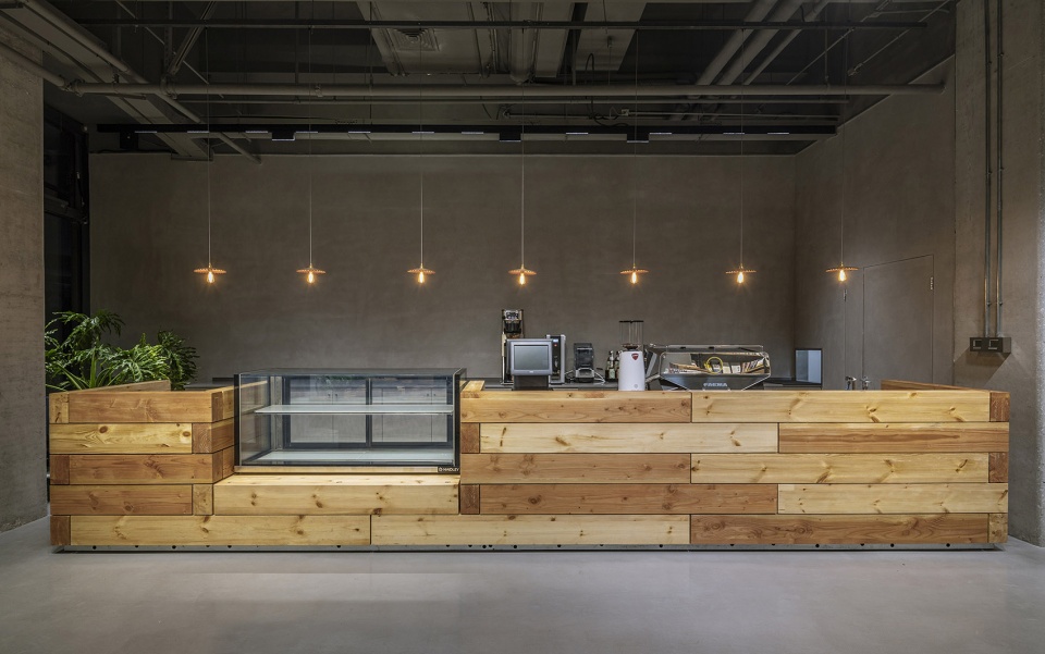 Mumokuteki Concept Bookstore LUO studio