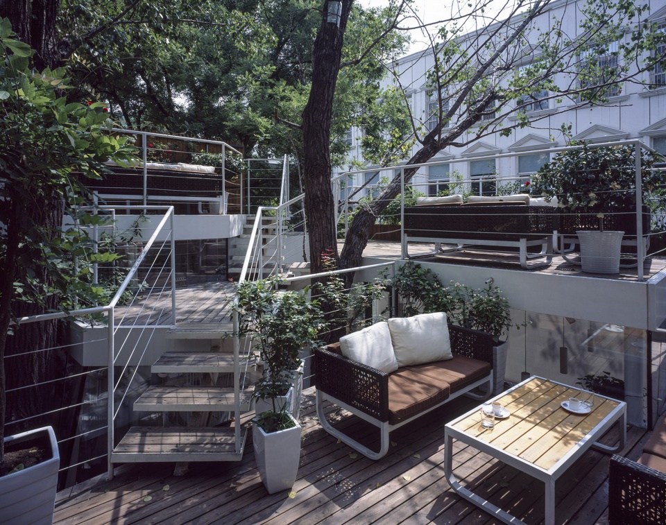 走向屋顶平台 TiensTiens cafe TAO