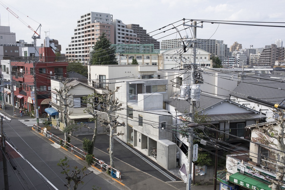 House in Kamiikebukuro by UmbreArchitects