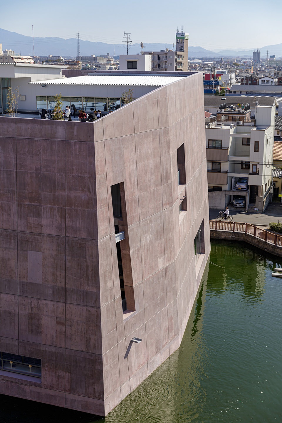Matsubara Civic Library by MARU architecture