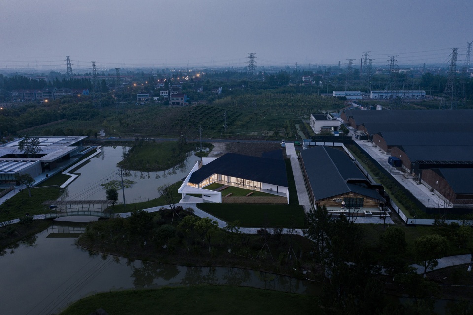 Organic Restaurant in Shimen Town China by ALL Studio