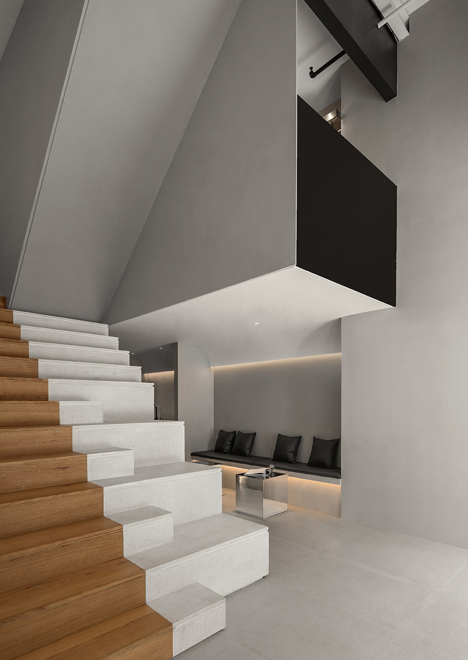 Roy clothing store China by MOOTHAN DESIGN