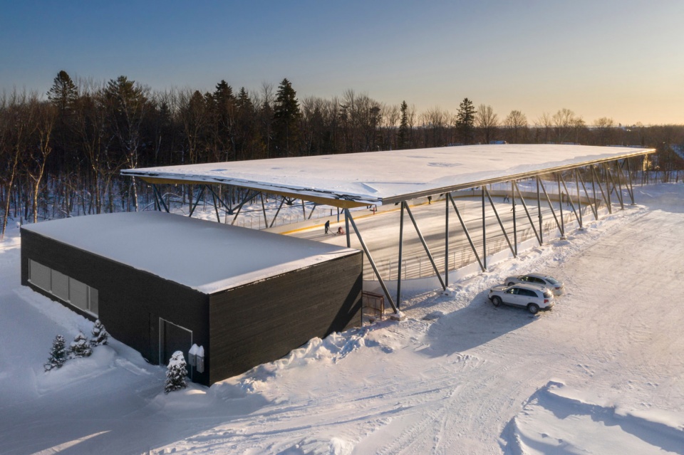 Parc des Saphirs skating rink by ABCP architecture