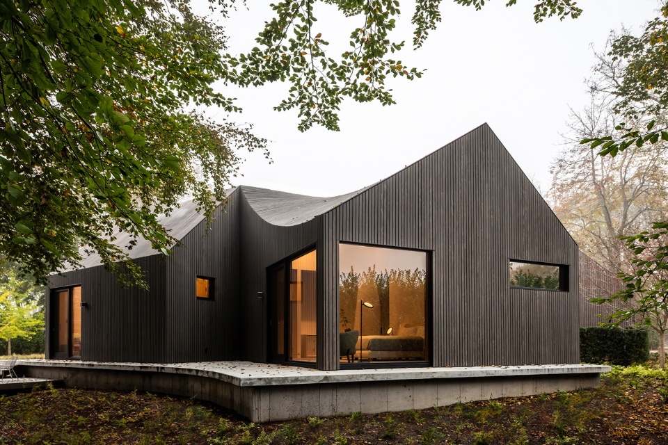 six square house by young projects
