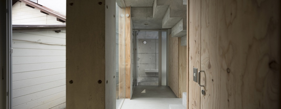 House in Kamiikebukuro by UmbreArchitects
