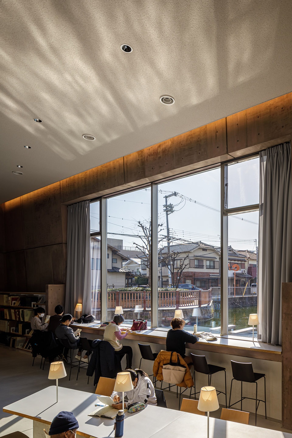 Matsubara Civic Library by MARU architecture