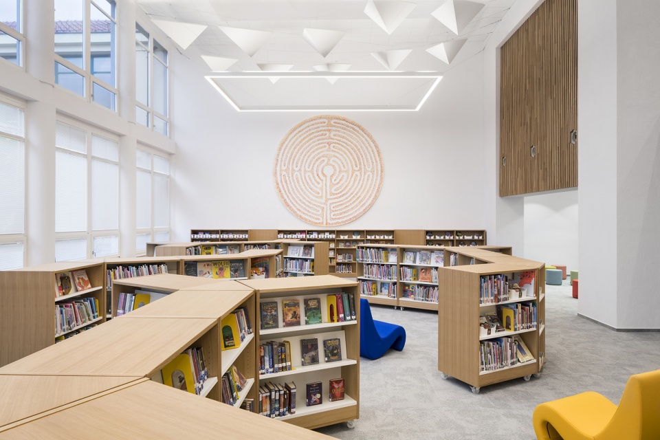 innovation and education center of international school of prague by studio perspektiv