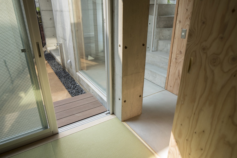 House in Kamiikebukuro by UmbreArchitects