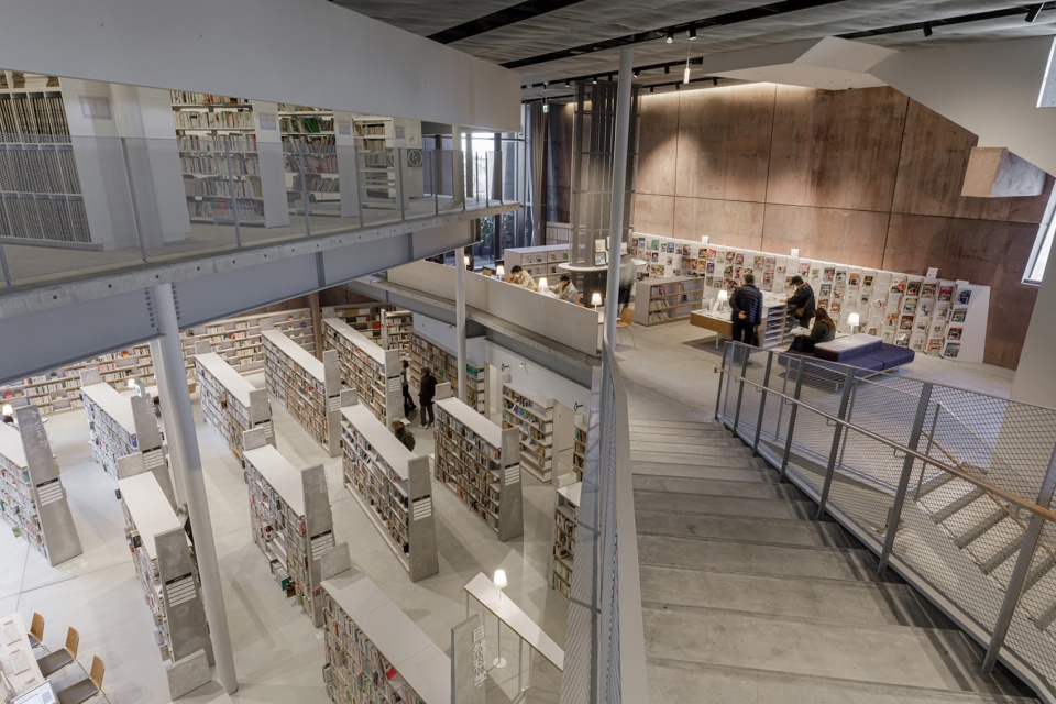 Matsubara Civic Library by MARU architecture