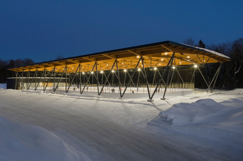 Parc des Saphirs skating rink by ABCP architecture