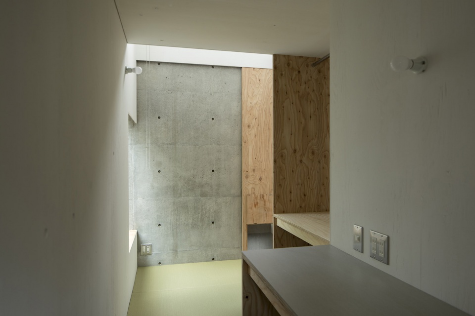 House in Kamiikebukuro by UmbreArchitects