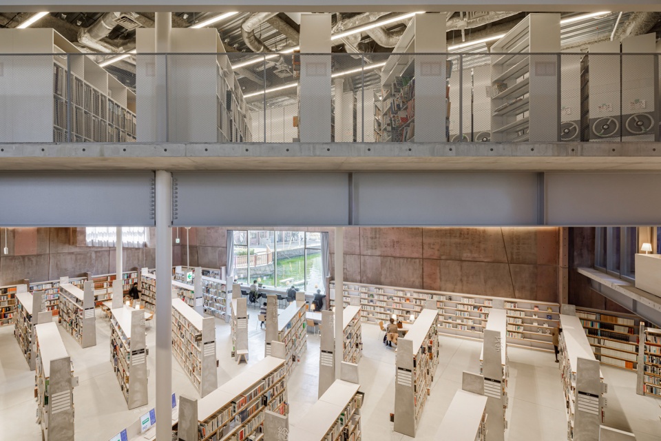 Matsubara Civic Library by MARU architecture