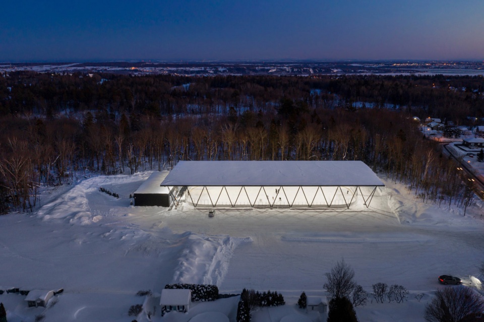 Parc des Saphirs skating rink by ABCP architecture